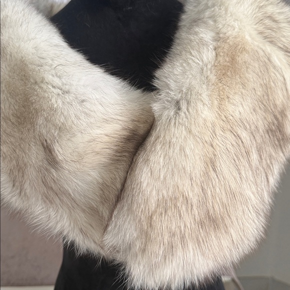 Sold / SAGA FOX FUR STOLE WRAP - Picture 4 of 16